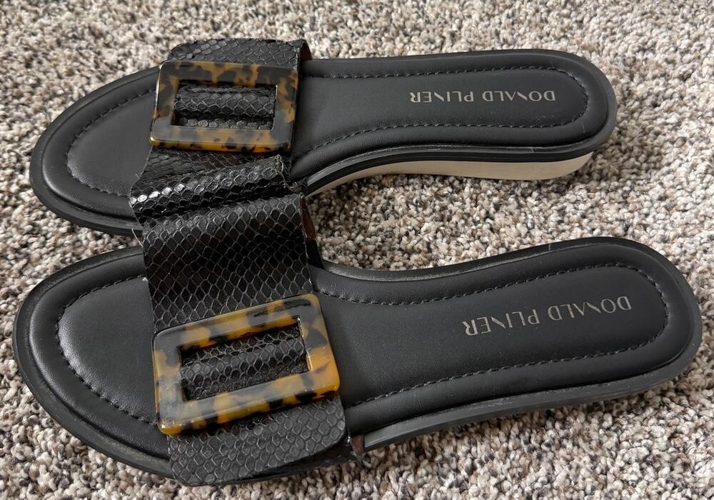 Donald J. Pliner black tortoiseshell buckle sandals womens' size 8
